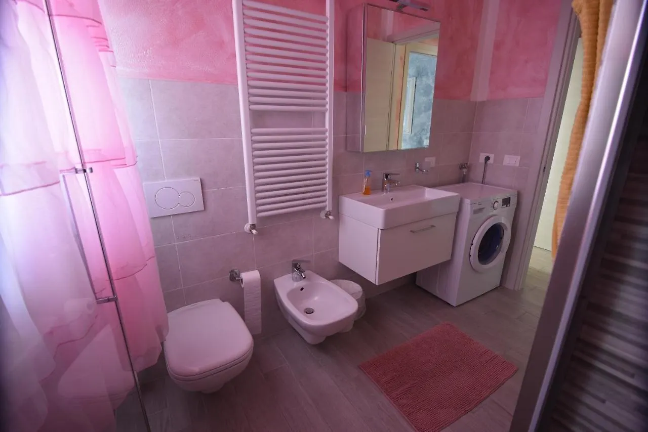 Le Bouganville Apartment Desenzano del Garda 0*,