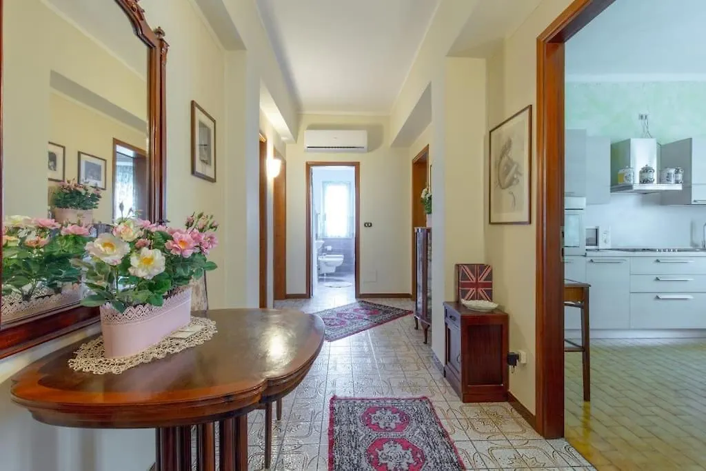 Le Bouganville Apartment Ντεζεντσάνο ντελ Γκάρντα