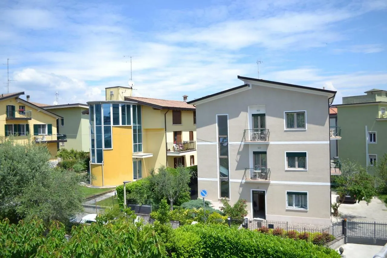 Le Bouganville Apartment Ντεζεντσάνο ντελ Γκάρντα 0*,  Ιταλία