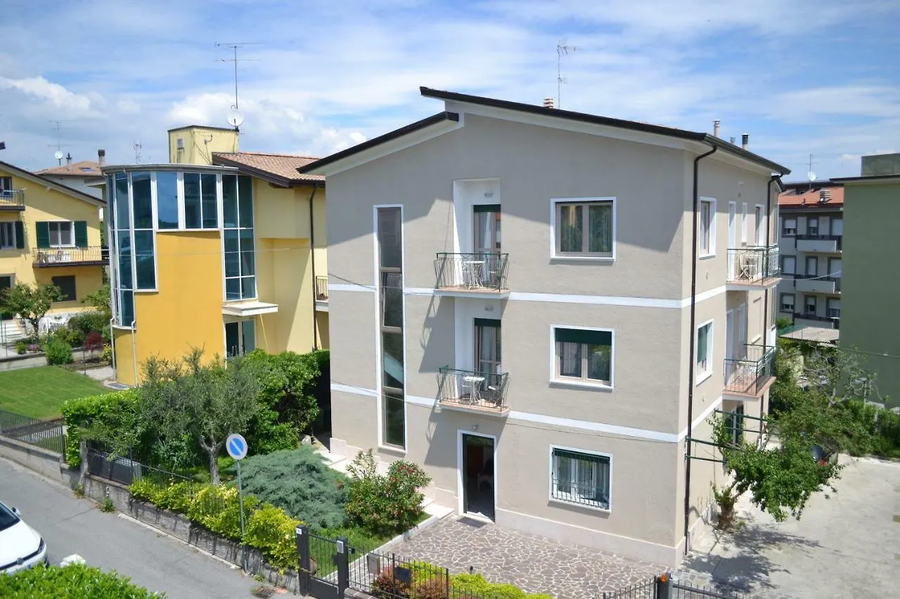 Le Bouganville Apartment Desenzano del Garda 0*,  Italien