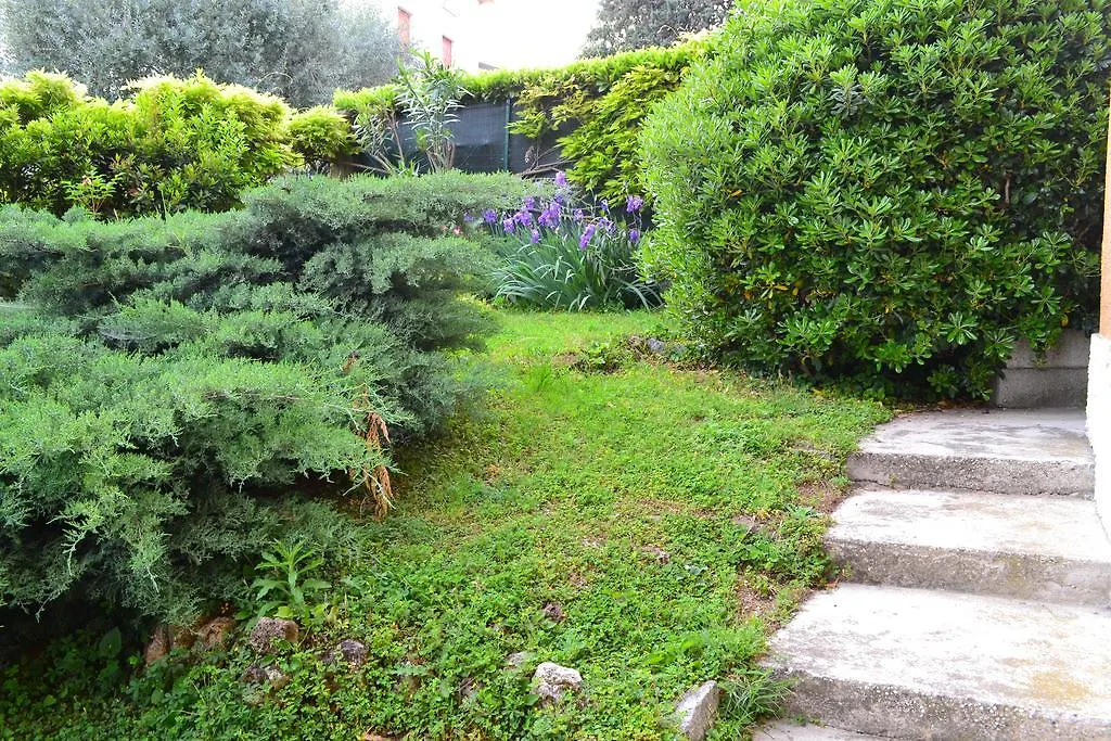 Le Bouganville Apartment Desenzano del Garda 0*,  Italy