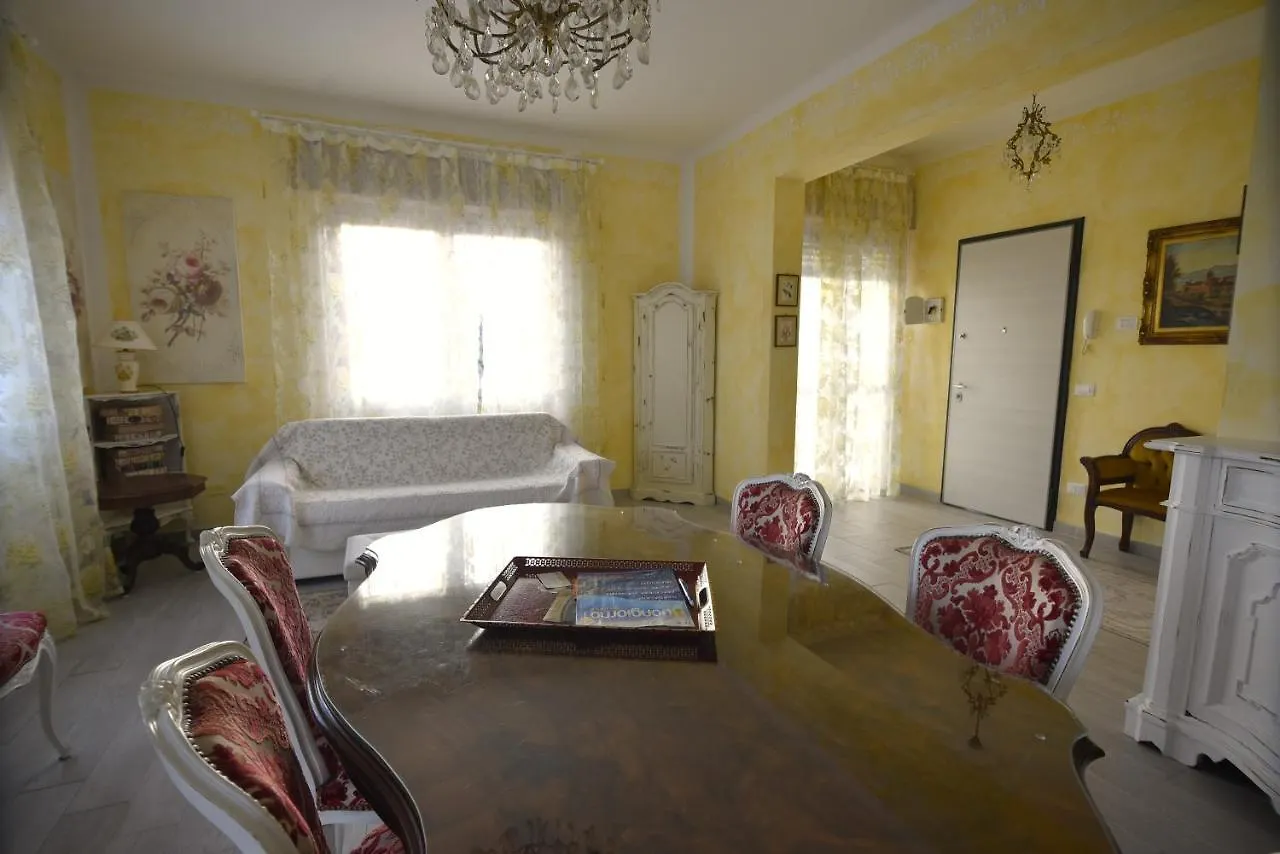 Le Bouganville Apartment Desenzano del Garda 0*,  Italia