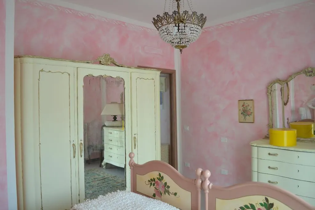 Le Bouganville Apartment Desenzano del Garda 0*,  Italia