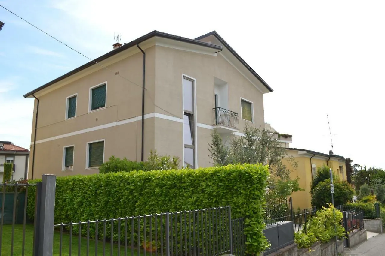 Le Bouganville Apartment Desenzano del Garda 0*,