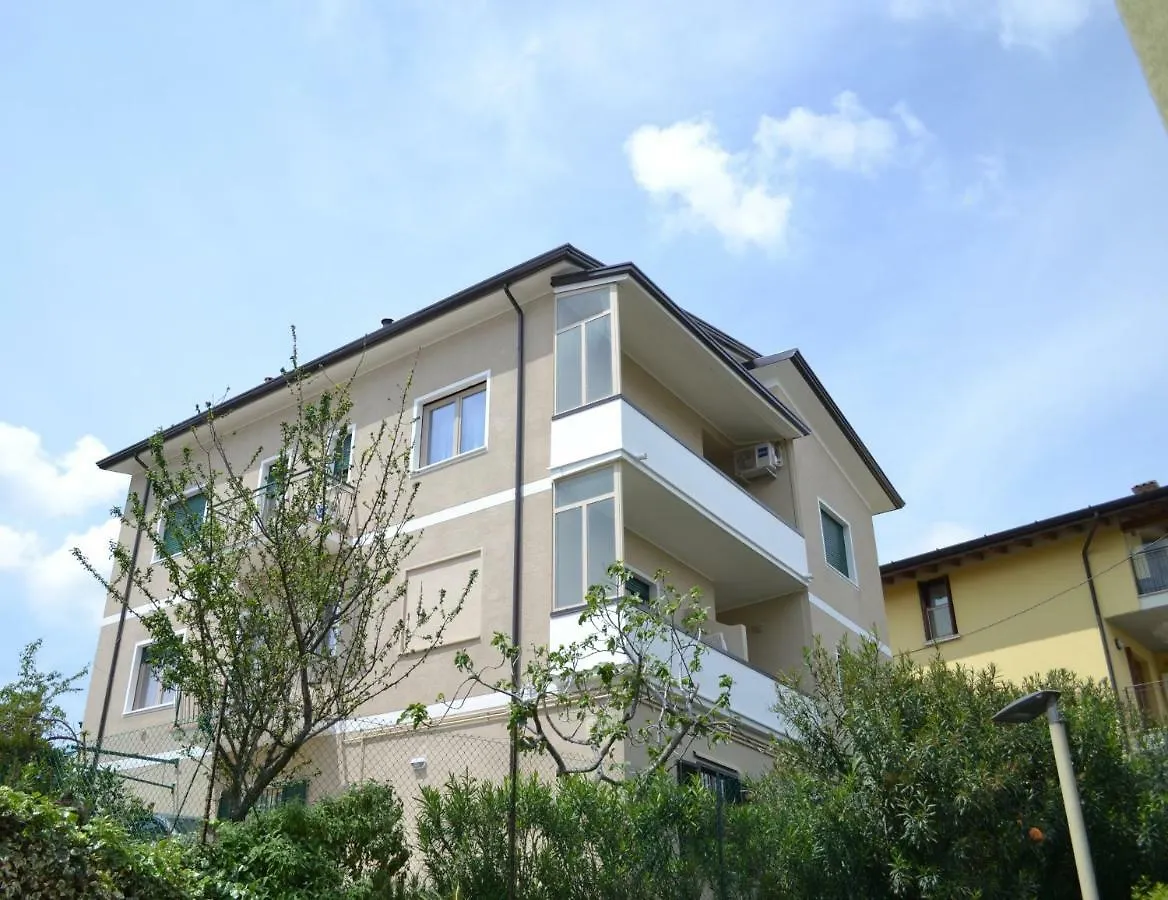 Le Bouganville Apartment Desenzano del Garda Italia
