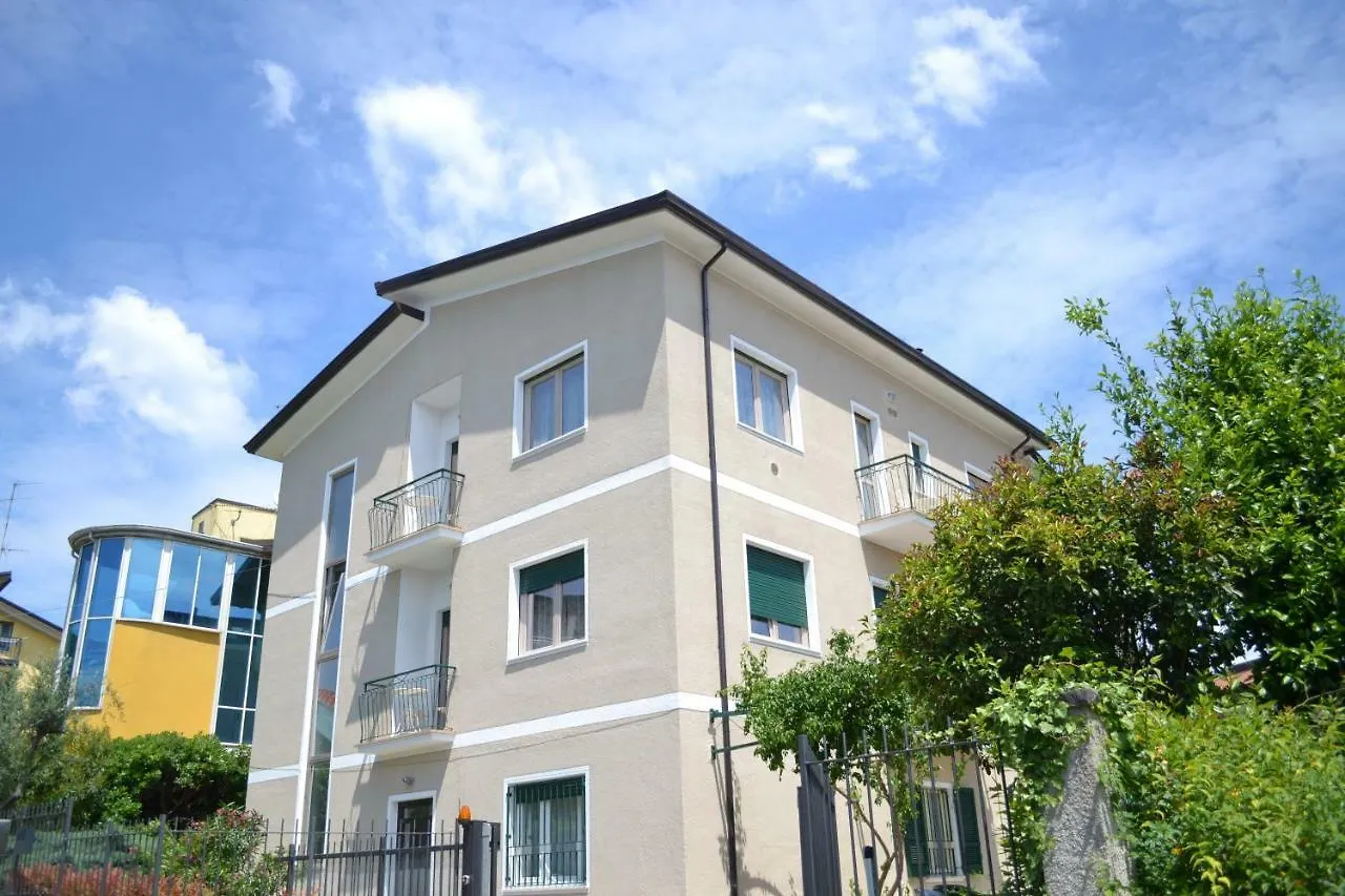 Le Bouganville Apartment Desenzano del Garda Italia
