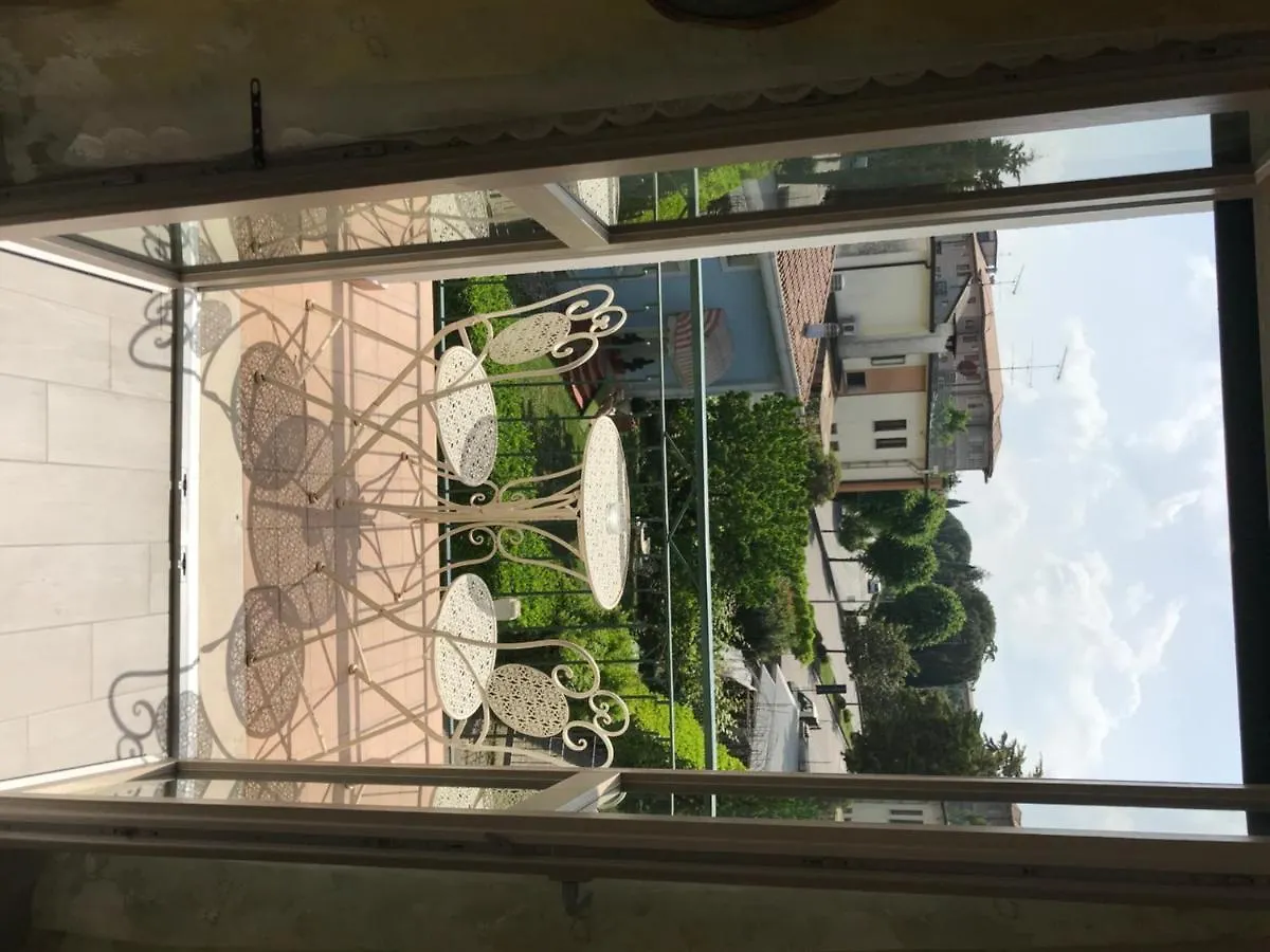Le Bouganville Apartment Desenzano del Garda