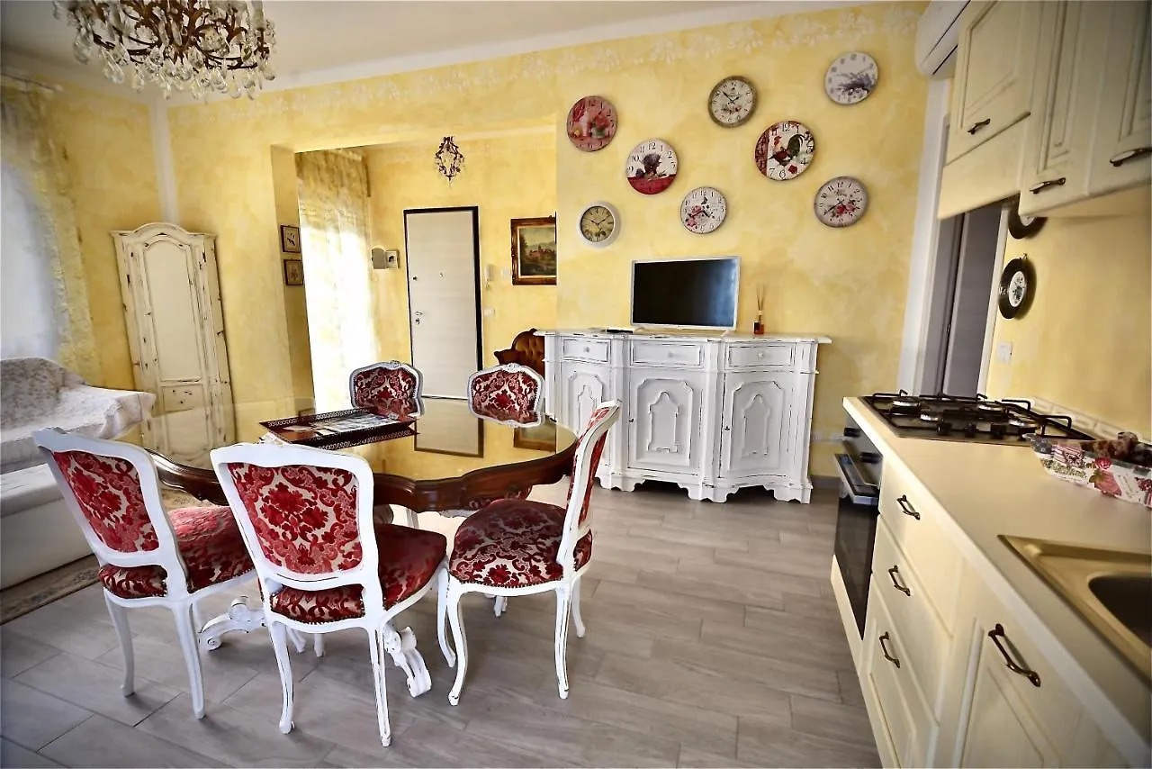 Le Bouganville Apartment Desenzano del Garda 0*,  Italia